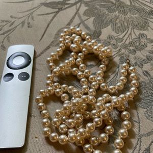 Knotted pearl necklace